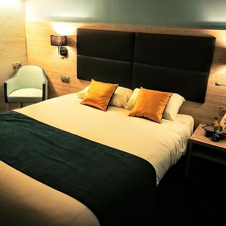 Brit Hotel Landivisiau Bagian luar foto