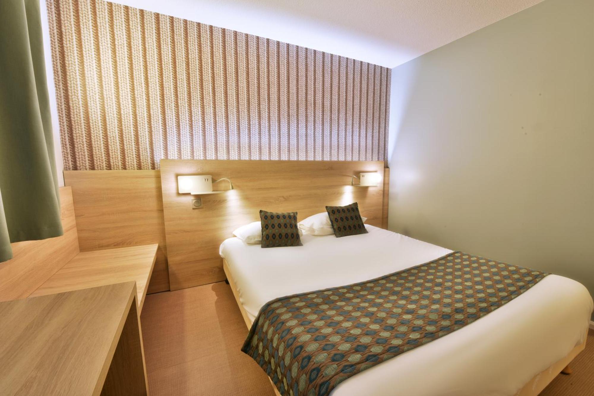 Brit Hotel Landivisiau Bagian luar foto