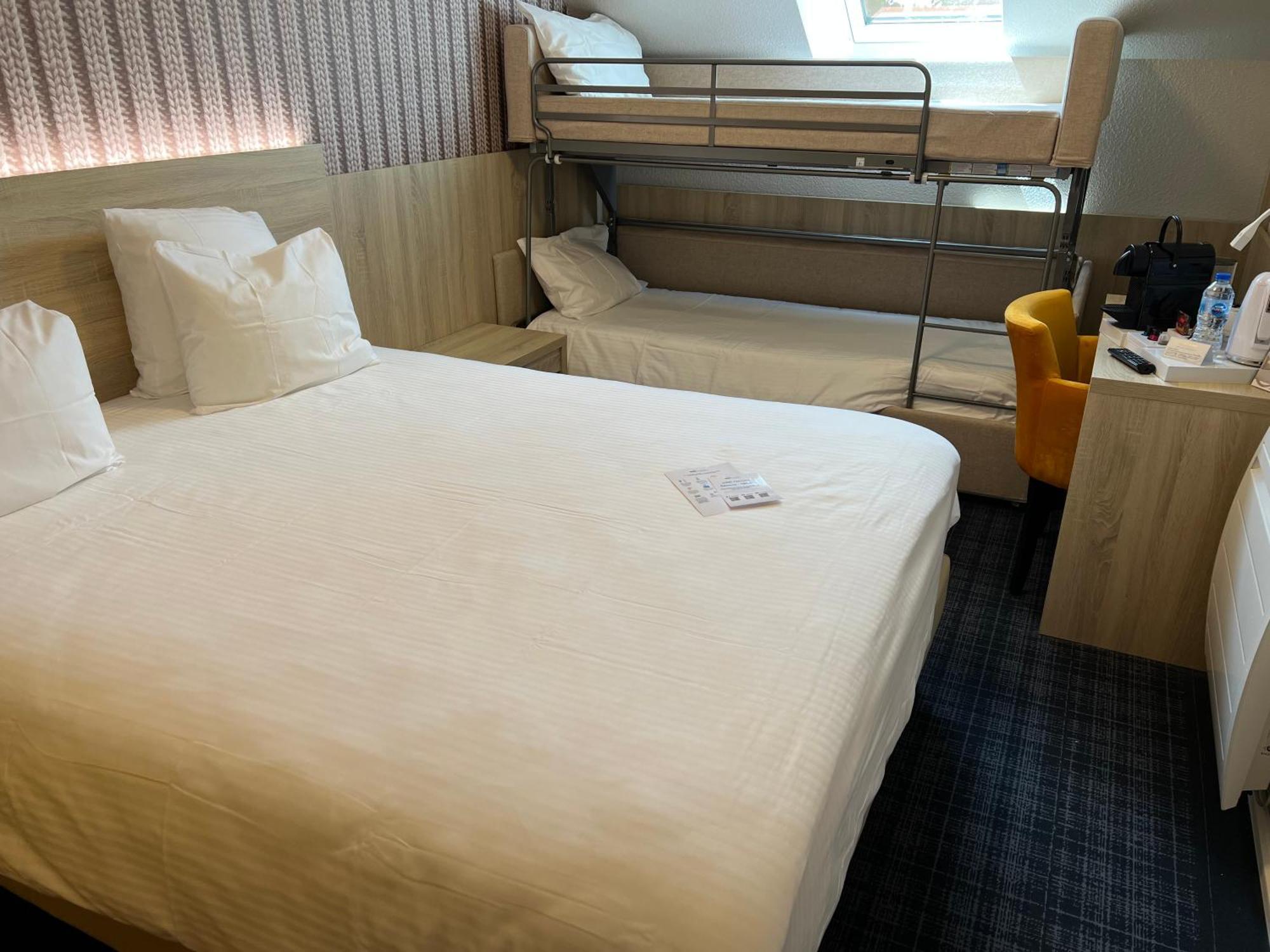 Brit Hotel Landivisiau Bagian luar foto