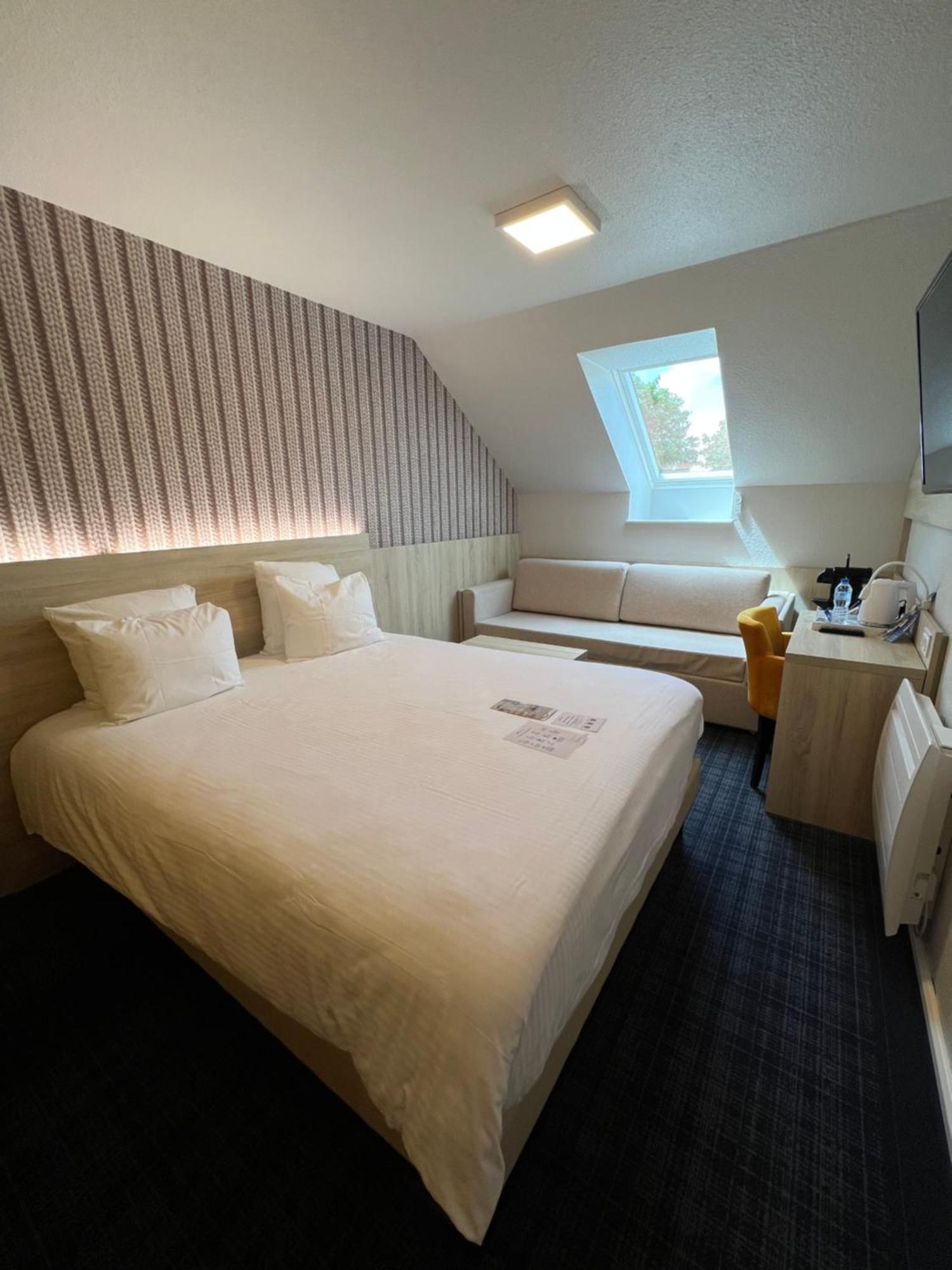 Brit Hotel Landivisiau Bagian luar foto